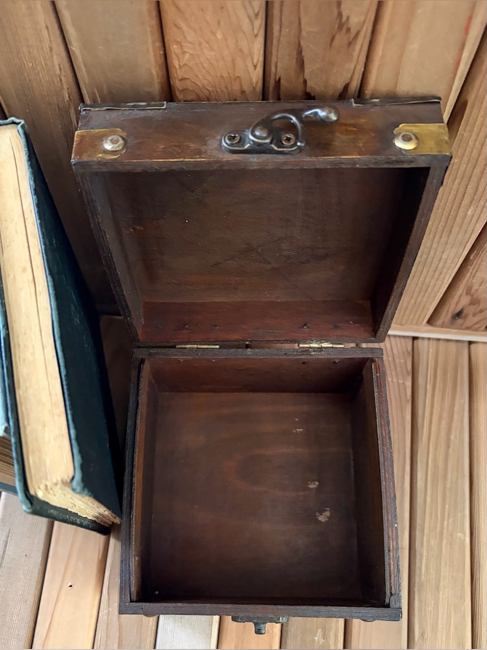 Vintage Wooden Rustic Keepsake Box w/Brass Hardware, Small Treasure Chest - Picture 4 of 7